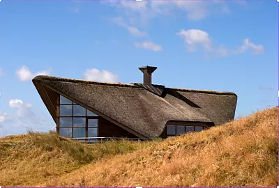 Ausgefallenes Reetdachhaus in den Dünen
