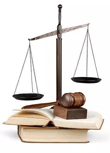 Waage und Gesetzbuch